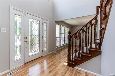629 Charleston Oaks Ct, Ballwin, MO 63021 photo 2