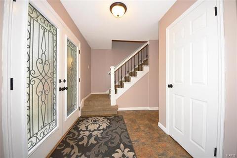 643 Crowsnest Dr, Ballwin, MO 63021 photo 2