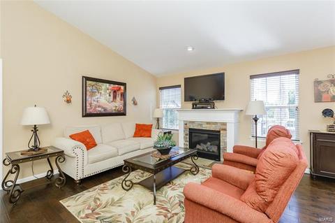 938 Daffodil Ridge Dr, O'fallon, MO 63366 photo 2