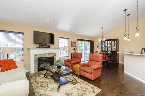 938 Daffodil Ridge Dr, O'fallon, MO 63366 photo 8