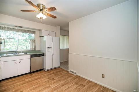 808 Bromfield Ter, Manchester, MO 63021 photo 9