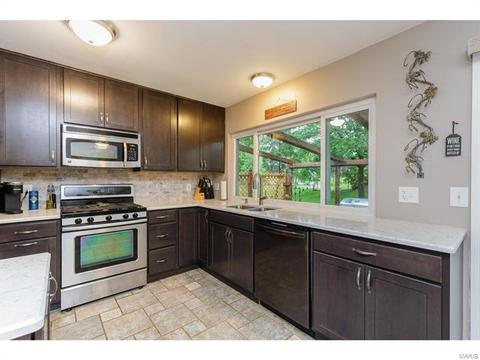 692 Walnut Point Ct, Ballwin, MO 63021 photo 17