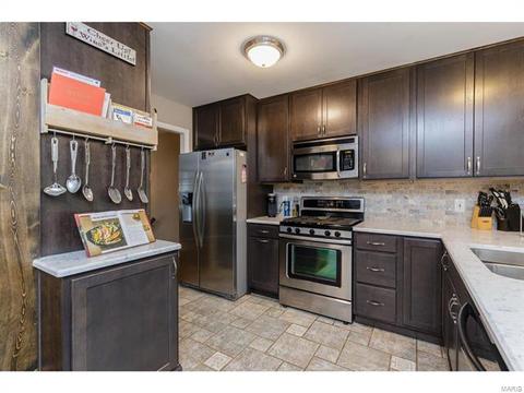 692 Walnut Point Ct, Ballwin, MO 63021 photo 18
