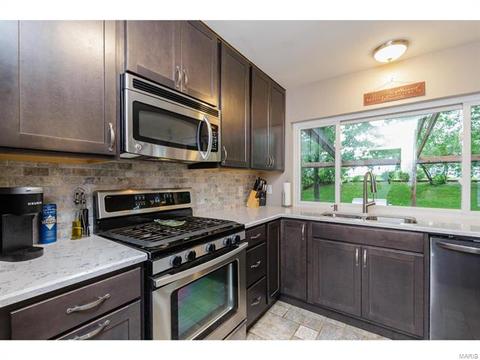 692 Walnut Point Ct, Ballwin, MO 63021 photo 21