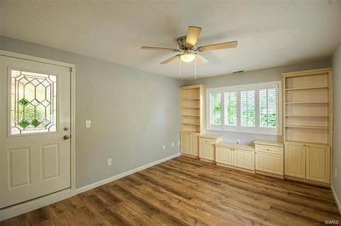 1082 Pinrun Dr, Ballwin, MO 63011 photo 15