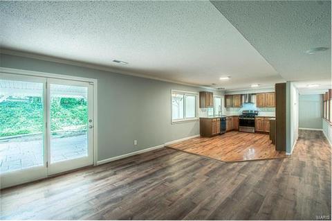 1082 Pinrun Dr, Ballwin, MO 63011 photo 23
