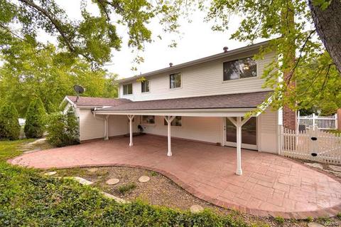 1082 Pinrun Dr, Ballwin, MO 63011 photo 3