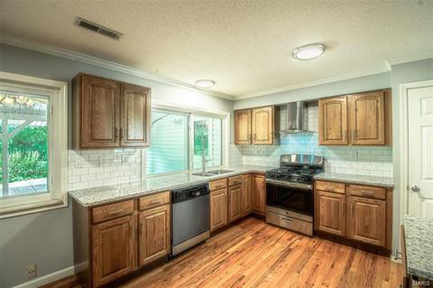 1082 Pinrun Dr, Ballwin, MO 63011 photo 24