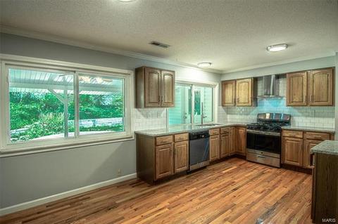 1082 Pinrun Dr, Ballwin, MO 63011 photo 31