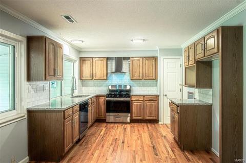 1082 Pinrun Dr, Ballwin, MO 63011 photo 32