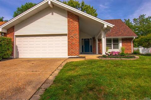 1082 Pinrun Dr, Ballwin, MO 63011 photo 4