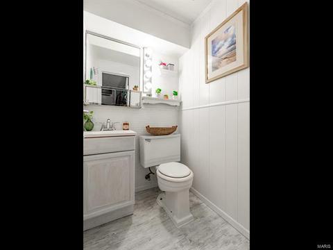 711 Chantilly Ct, Ballwin, MO 63011 photo 18