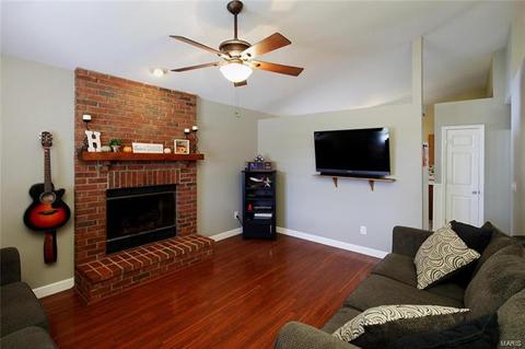 71 Jacqueline Cir, O'fallon, MO 63368 photo 2