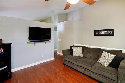 71 Jacqueline Cir, O'fallon, MO 63368 photo 3
