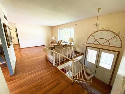 241 Valleyoak Ct, Ballwin, MO 63021 photo 2