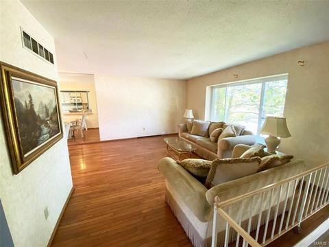 241 Valleyoak Ct, Ballwin, MO 63021 photo 3
