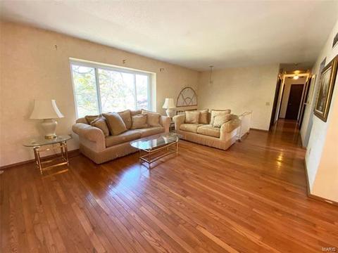 241 Valleyoak Ct, Ballwin, MO 63021 photo 4