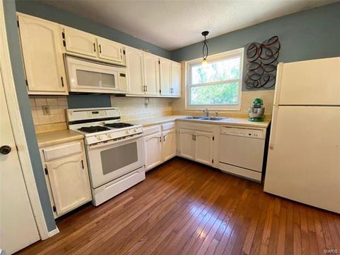 241 Valleyoak Ct, Ballwin, MO 63021 photo 8