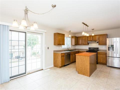 12 Clearspring Ct, O'fallon, MO 63368 photo 2