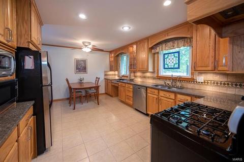 25 Bunker Dr, O'fallon, MO 63366 photo 4