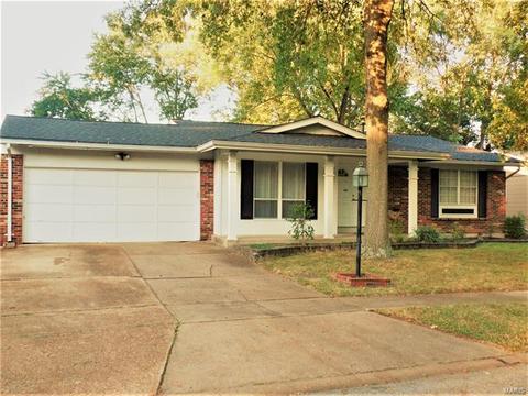 525 Blazedwood Dr, Ballwin, MO 63021 photo 1