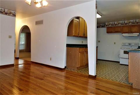525 Blazedwood Dr, Ballwin, MO 63021 photo 8