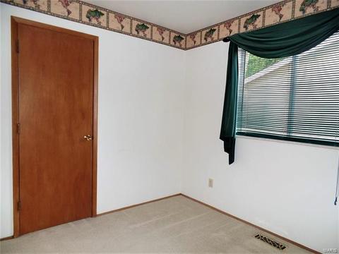 525 Blazedwood Dr, Ballwin, MO 63021 photo 19