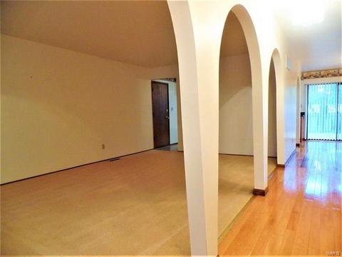 525 Blazedwood Dr, Ballwin, MO 63021 photo 3