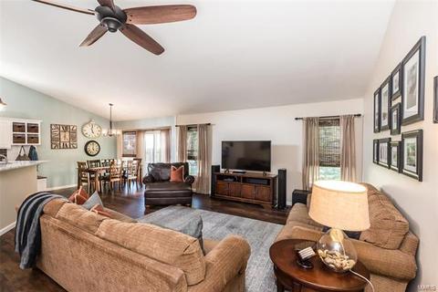 3 Royallmanor Ct, O'fallon, MO 63368 photo 4