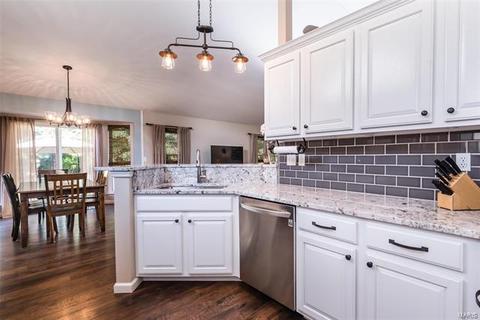 3 Royallmanor Ct, O'fallon, MO 63368 photo 2