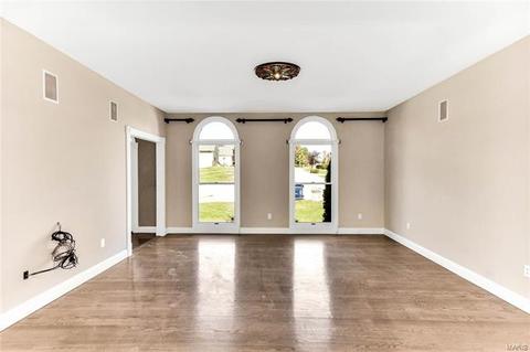 5296 Roanoke Dr, Weldon Spring, MO 63304 photo 9