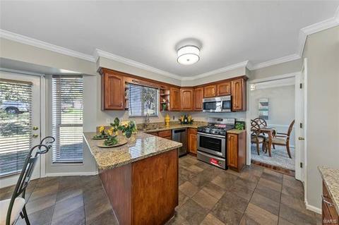 241 Oakbriar Farm, Ballwin, MO 63021 photo 8