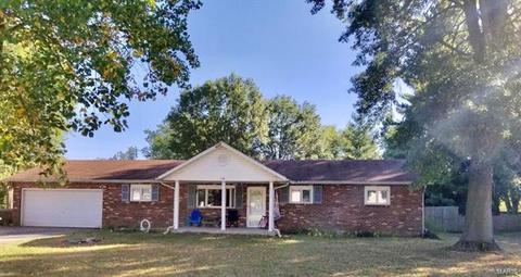 708 E John St, Bunker Hill, IL 62014 photo 1