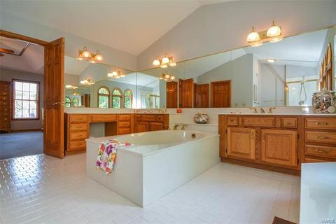 673 Carman Mdws, Ballwin, MO 63021 photo 28