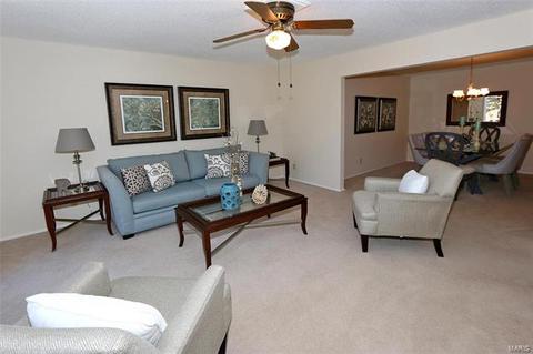2 Nicolet Dr, Manchester, MO 63011 photo 4
