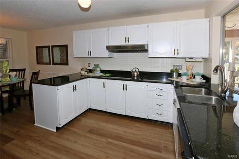 2 Nicolet Dr, Manchester, MO 63011 photo 8