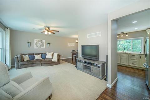 846 Forest Village Dr, Ballwin, MO 63021 photo 3