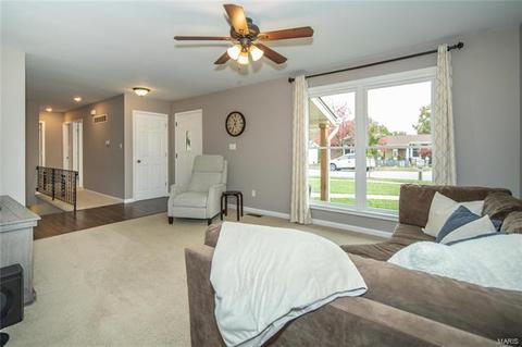 846 Forest Village Dr, Ballwin, MO 63021 photo 4