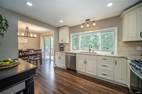 846 Forest Village Dr, Ballwin, MO 63021 photo 8