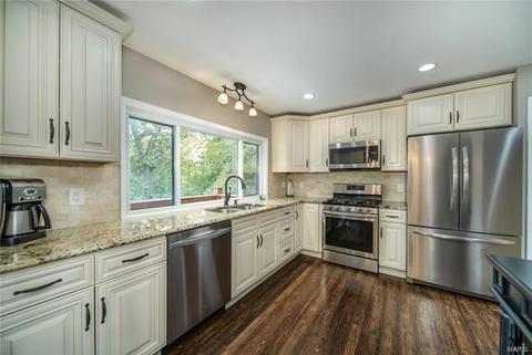 846 Forest Village Dr, Ballwin, MO 63021 photo 7