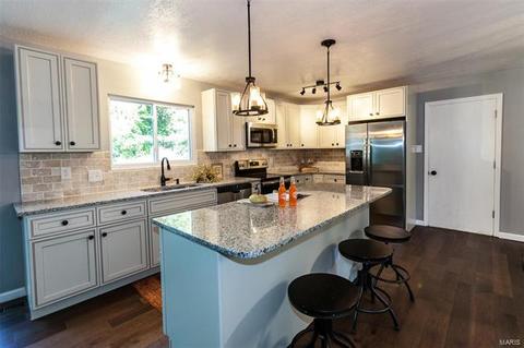 421 Iron Warrior Ln, Manchester, MO 63011 photo 6