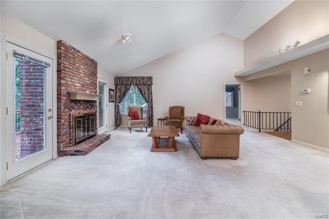 649 Huntley Hts, Ballwin, MO 63021 photo 3