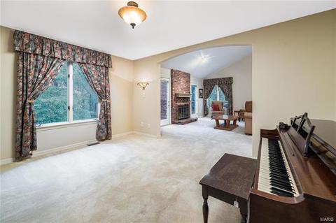 649 Huntley Hts, Ballwin, MO 63021 photo 7