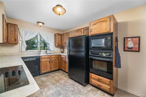 649 Huntley Hts, Ballwin, MO 63021 photo 13