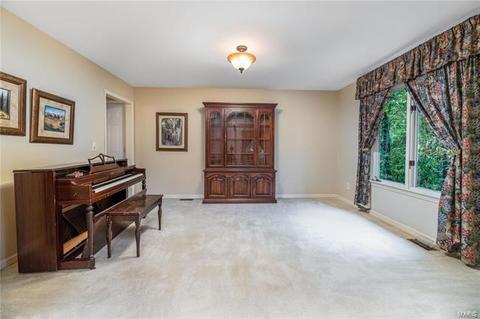 649 Huntley Hts, Ballwin, MO 63021 photo 8