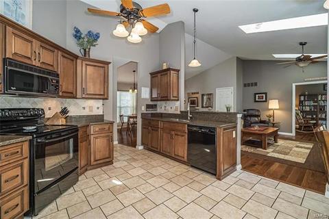 716 Trago Creek Dr, Ballwin, MO 63021 photo 10
