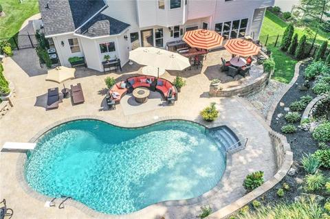 829 Castle Pines Dr, Ballwin, MO 63021 photo 2