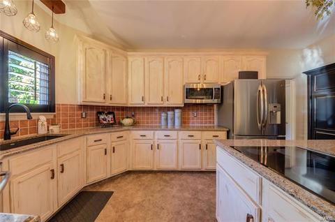 829 Castle Pines Dr, Ballwin, MO 63021 photo 10