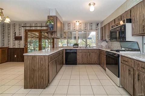 1020 Van Dyke Dr, Ballwin, MO 63011 photo 14