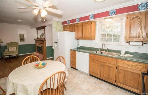 656 Tanglewilde Dr, Ballwin, MO 63011 photo 9